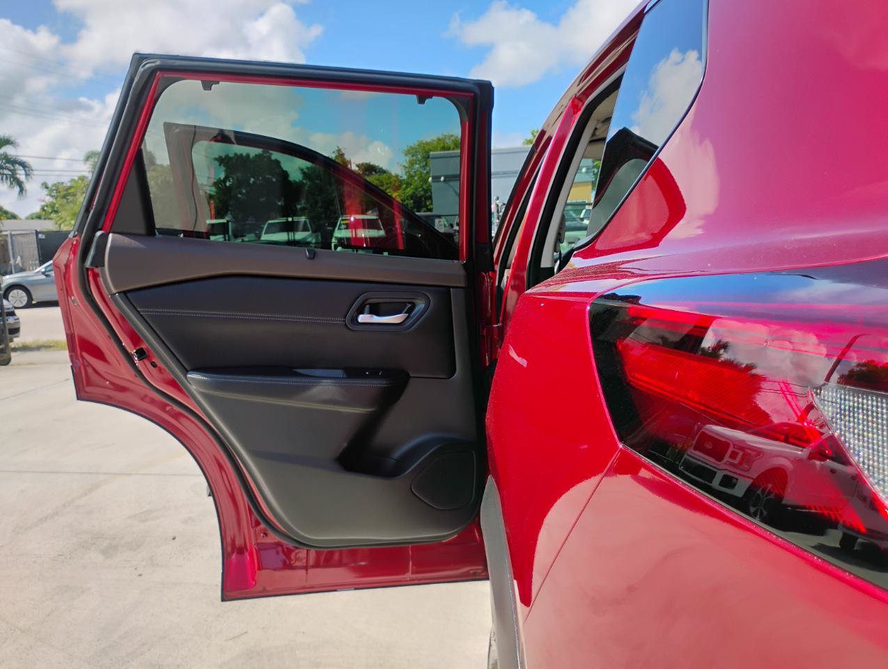 Used 2023 Nissan Rogue SV w/ SV Premium B Package FWD image 42