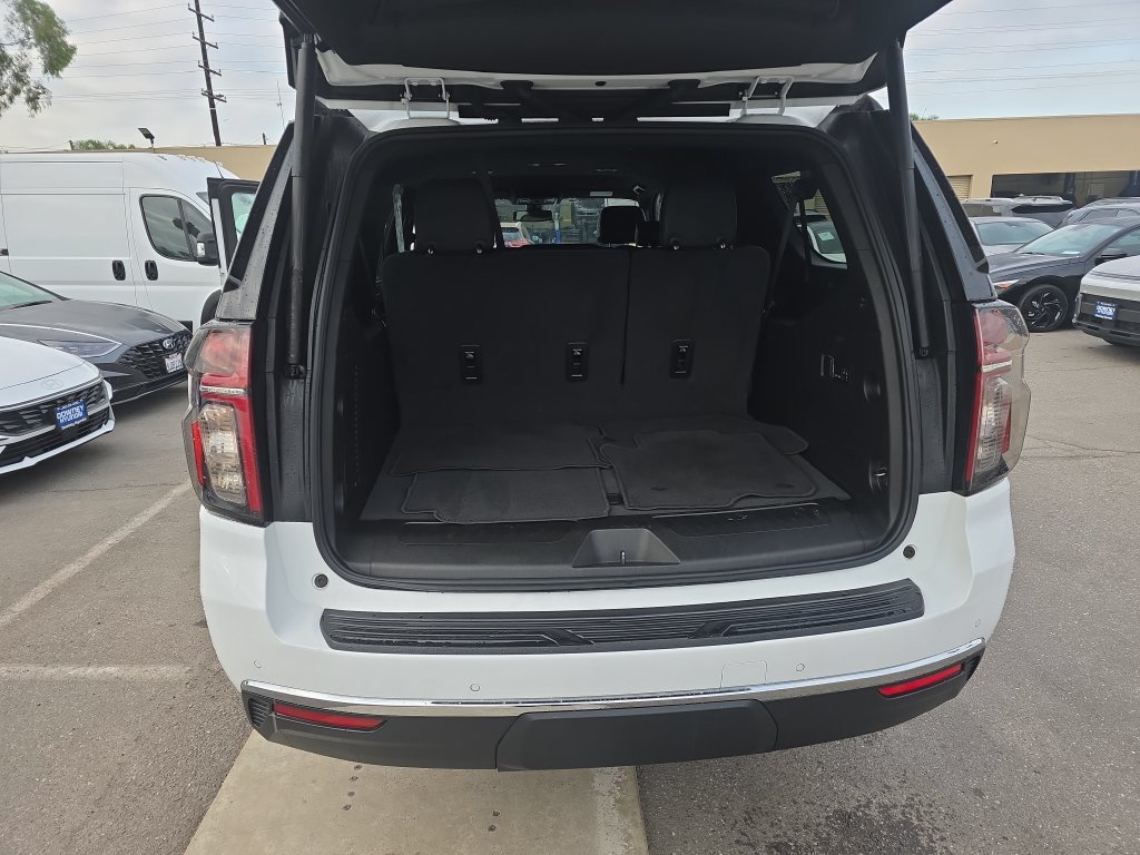 Used 2022 Chevrolet Suburban LT w/ Luxury Package RWD image 20