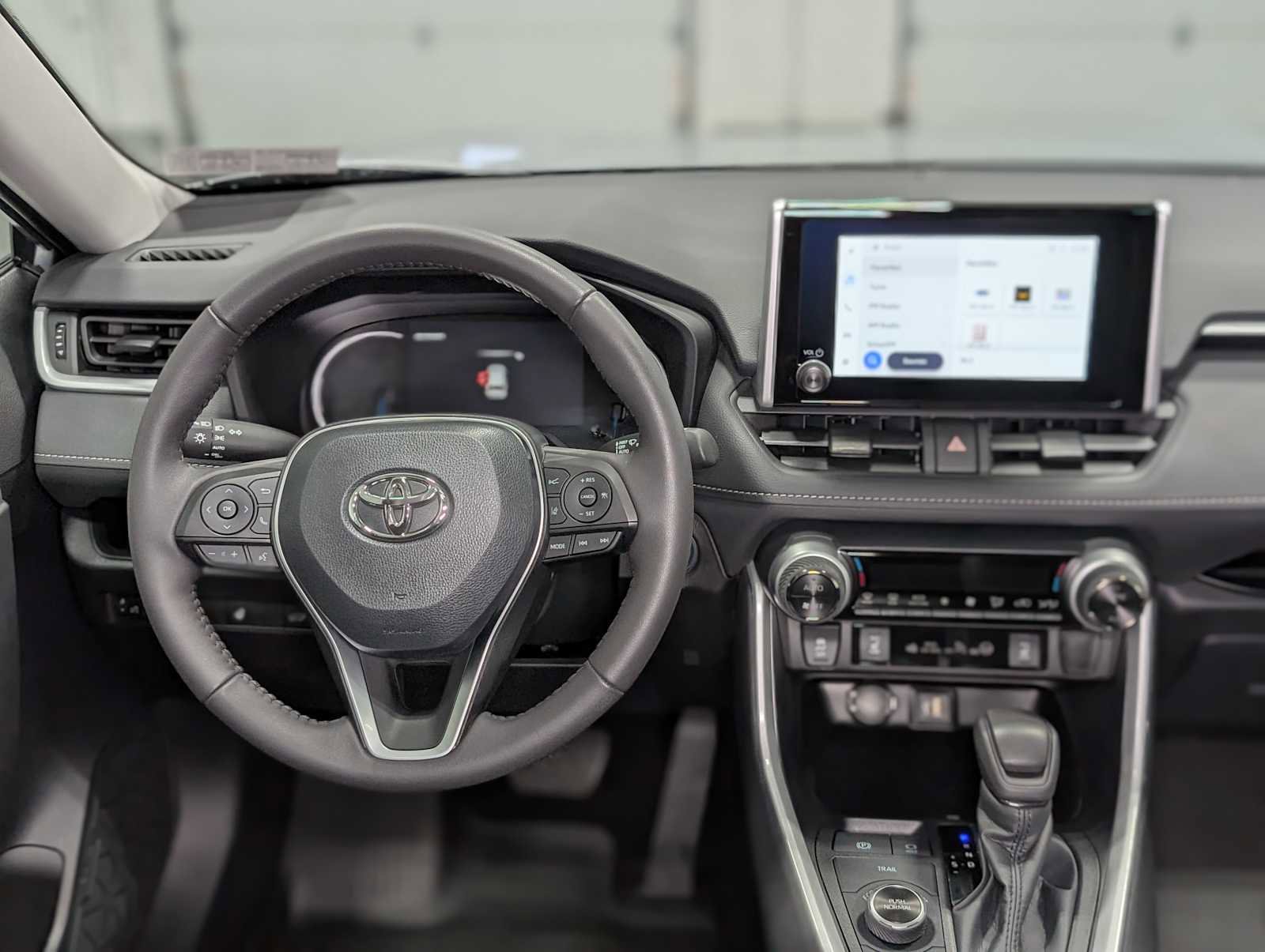 Used 2025 Toyota RAV4 XLE image 5