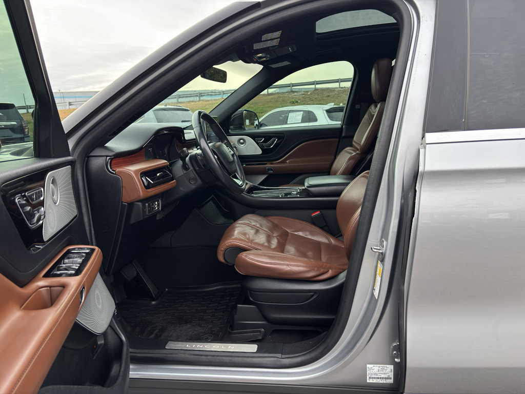 Used 2021 Lincoln Aviator Reserve w/ Equipment Group 202A image 11