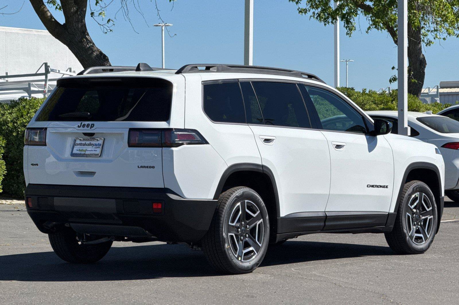 New 2026 Jeep Cherokee Laredo AWD/4WD image 3