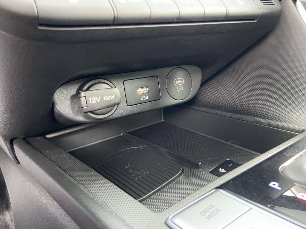 Used 2025 Hyundai Elantra Limited FWD image 26