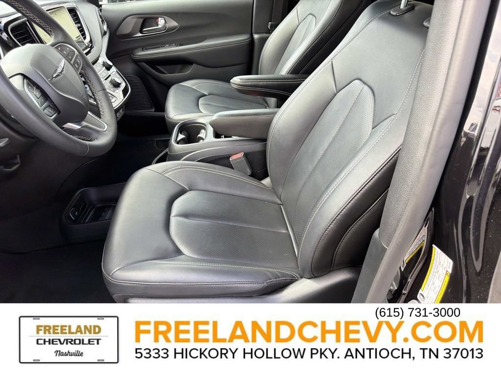 Used 2025 Chrysler Pacifica Select FWD image 22