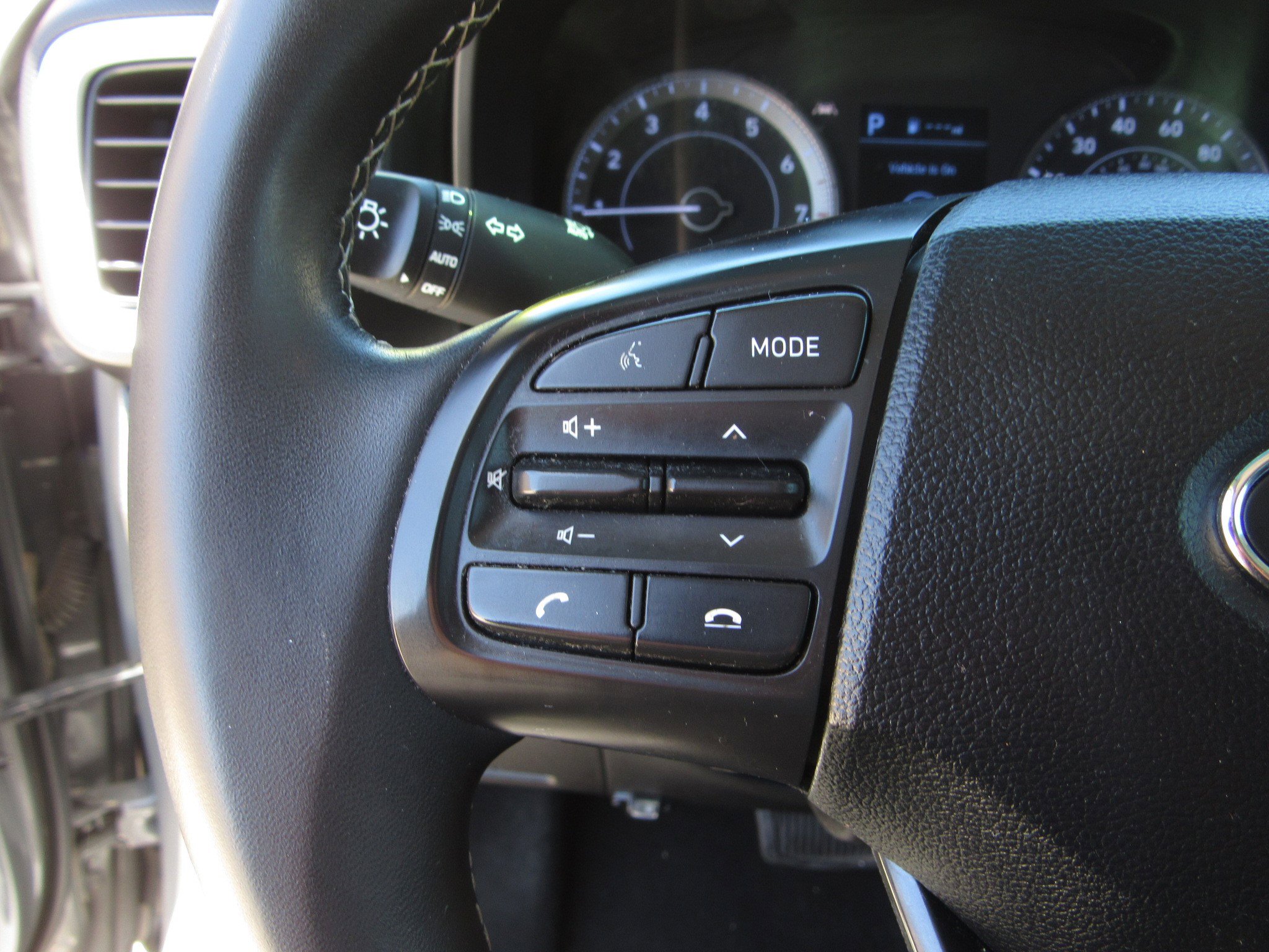 Used 2022 Hyundai Venue Limited FWD image 24