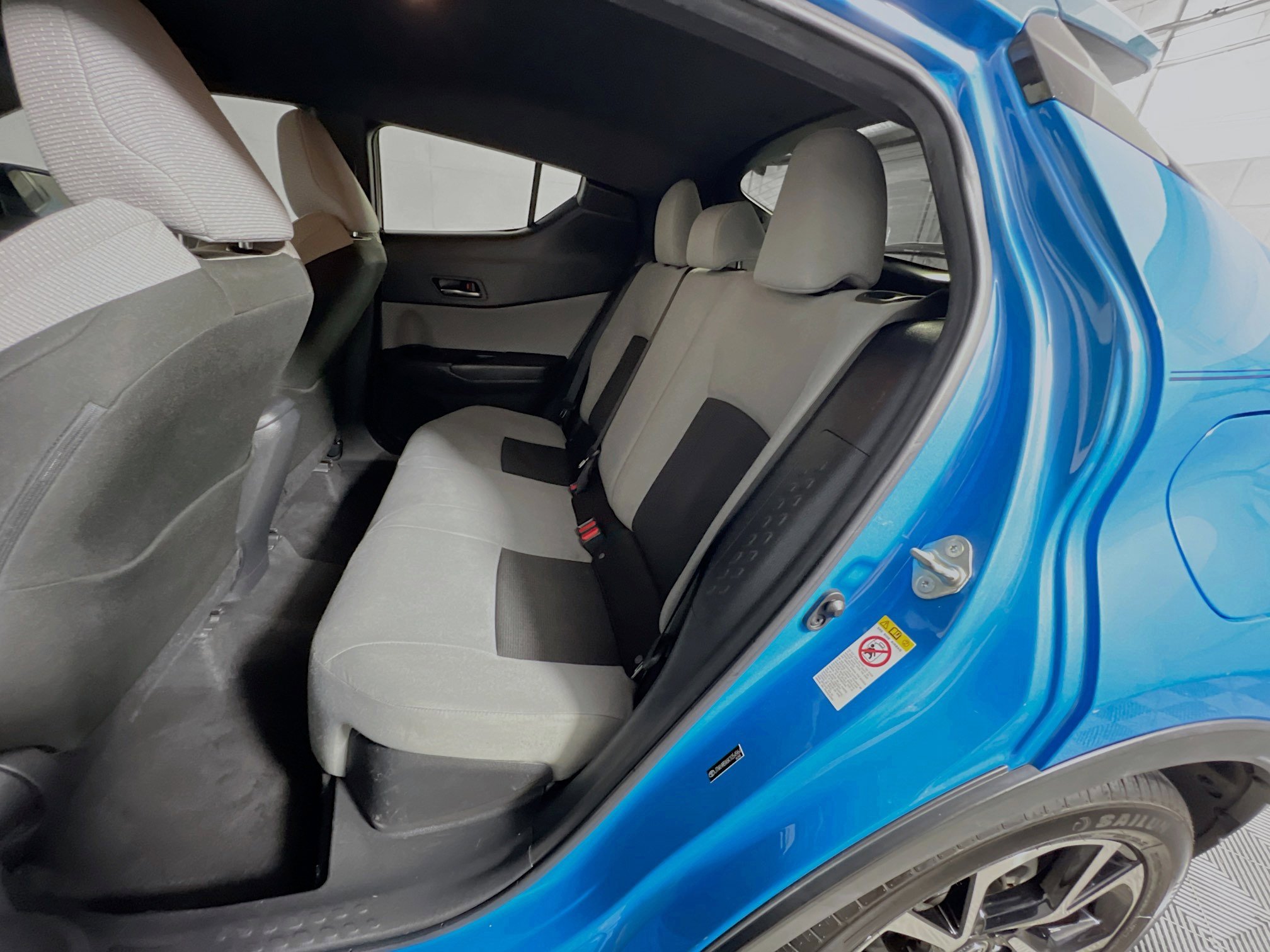 Used 2019 Toyota C-HR XLE FWD image 28