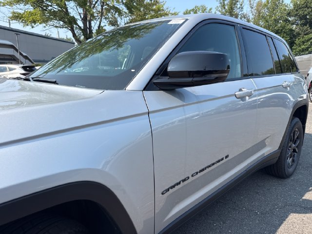 New 2026 Jeep Grand Cherokee Altitude AWD/4WD image 4