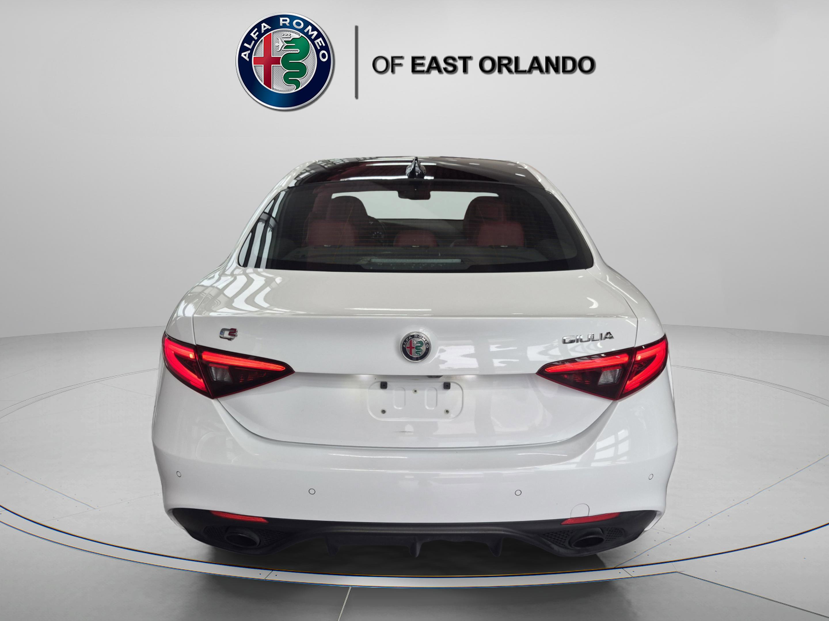 Used 2023 Alfa Romeo Giulia Veloce RWD image 5