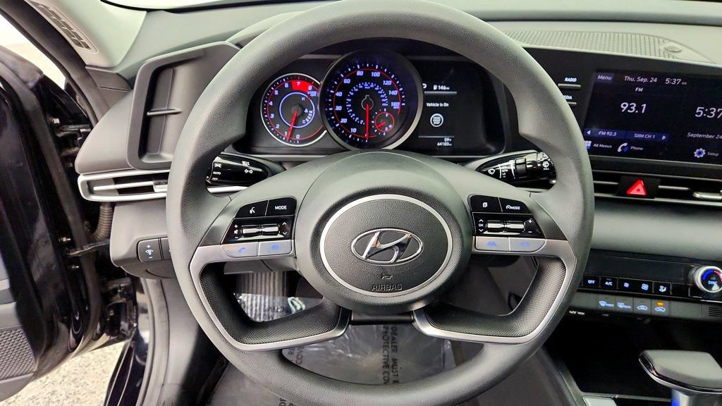 Used 2022 Hyundai Elantra SEL w/ Cargo Package FWD image 13