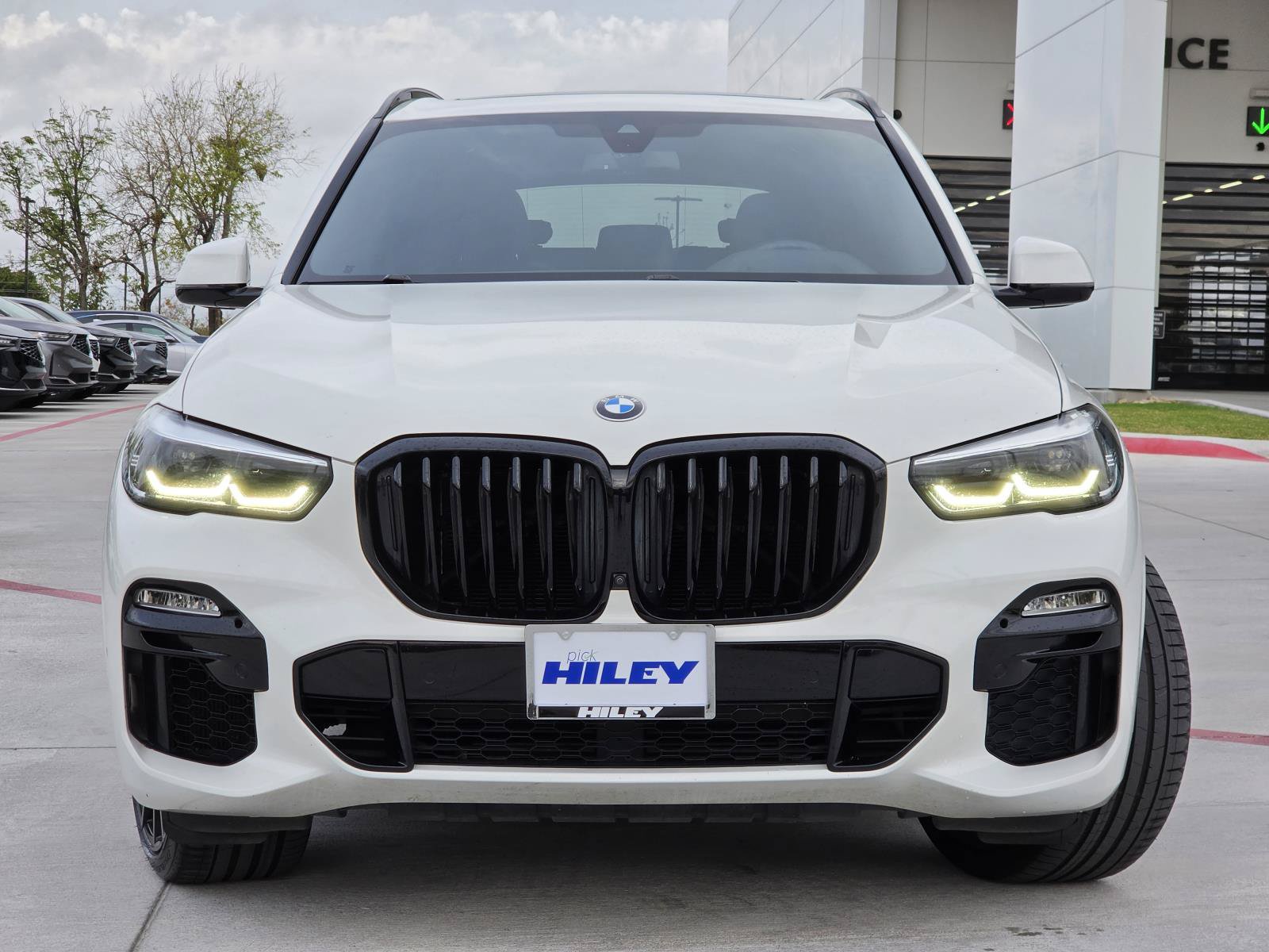 Used 2021 BMW X5 M50i w/ Premium Package AWD/4WD image 2