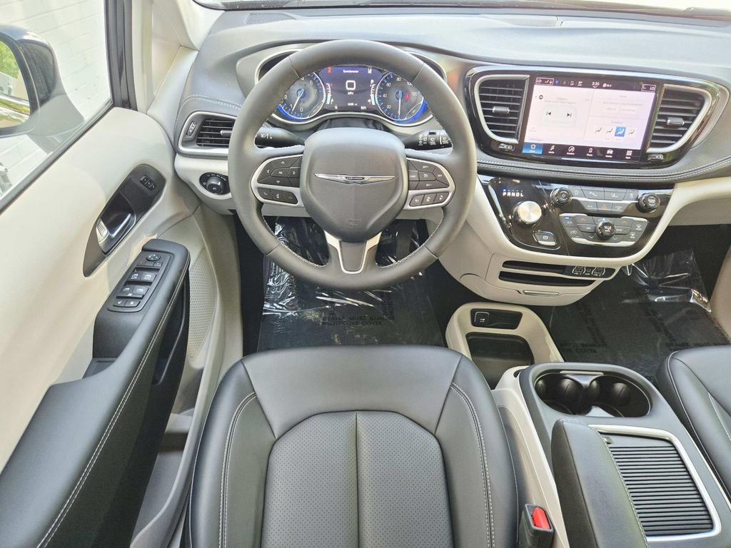 Used 2024 Chrysler Pacifica Touring-L w/ Road Tripper Package FWD image 10