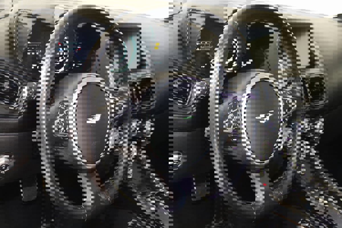 Used 2019 Aston Martin V8 Vantage Coupe image 6