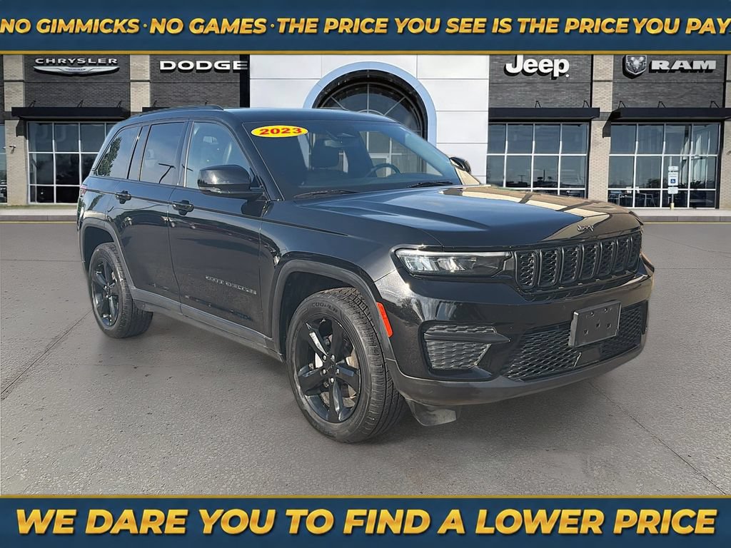 Used 2023 Jeep Grand Cherokee Altitude AWD/4WD image 1