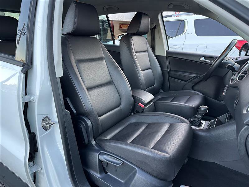 Used 2017 Volkswagen Tiguan S image 17
