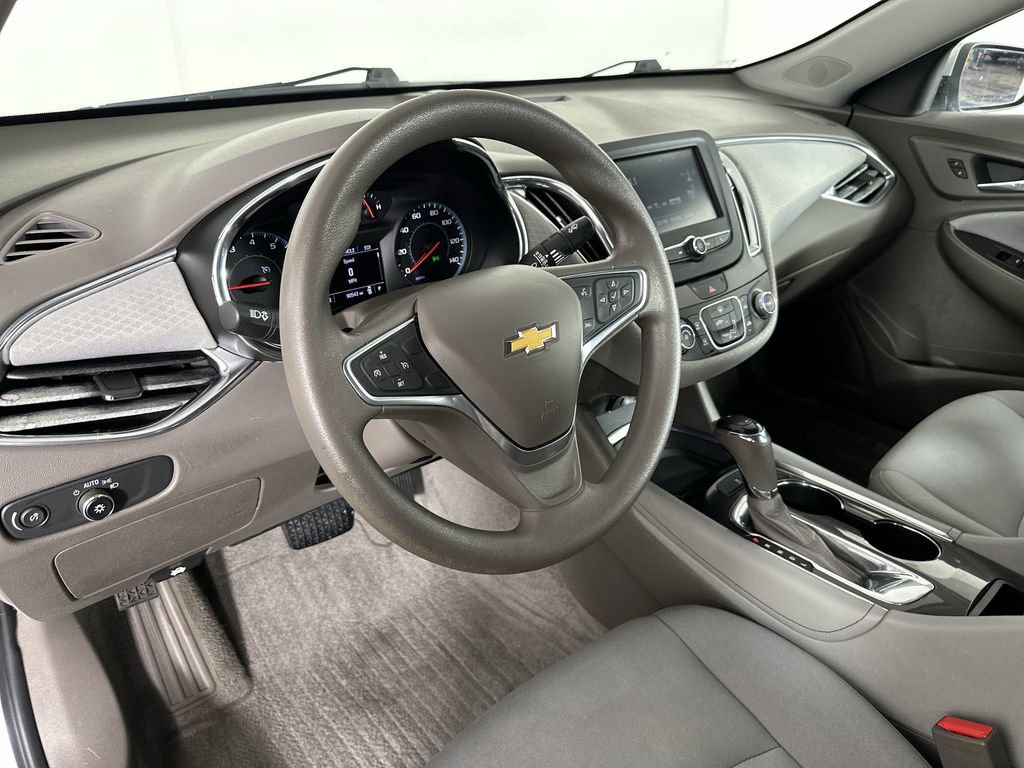 Used 2018 Chevrolet Malibu LT FWD image 12