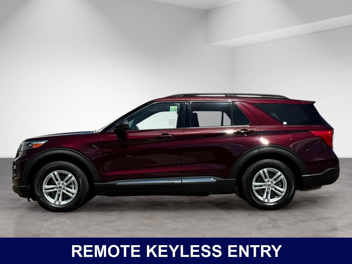 Used 2022 Ford Explorer XLT w/ Equipment Group 202A RWD image 3