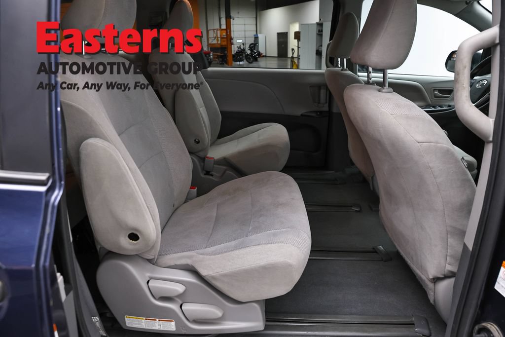Used 2020 Toyota Sienna L FWD image 21