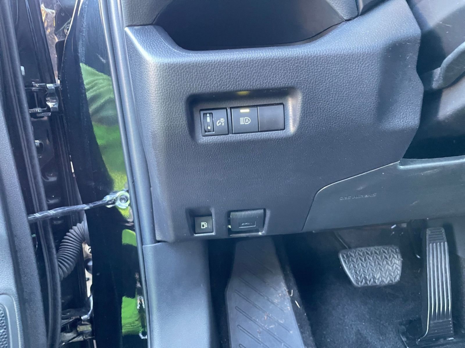 Used 2025 Toyota RAV4 LE image 33