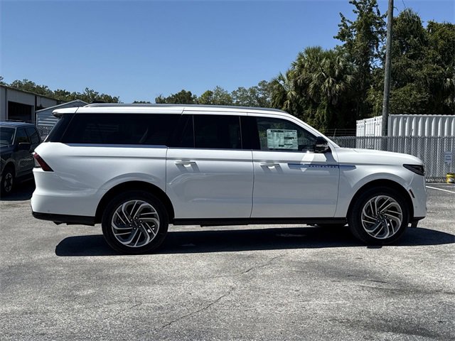 New 2025 Lincoln Navigator L Reserve image 3
