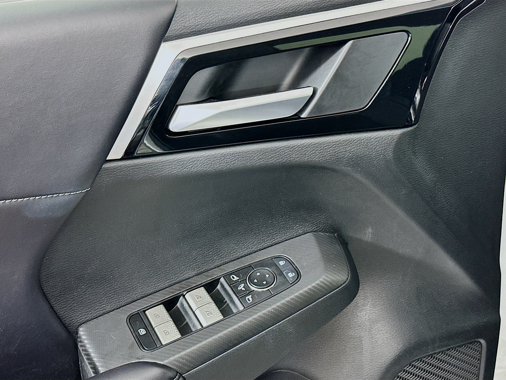 Used 2024 Mitsubishi Outlander SE AWD/4WD image 15