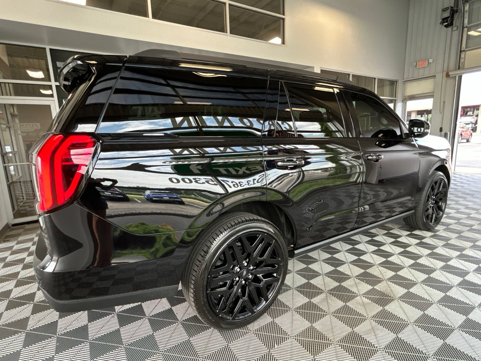 New 2026 Ford Expedition Platinum w/ Stealth Performance Package AWD/4WD image 6