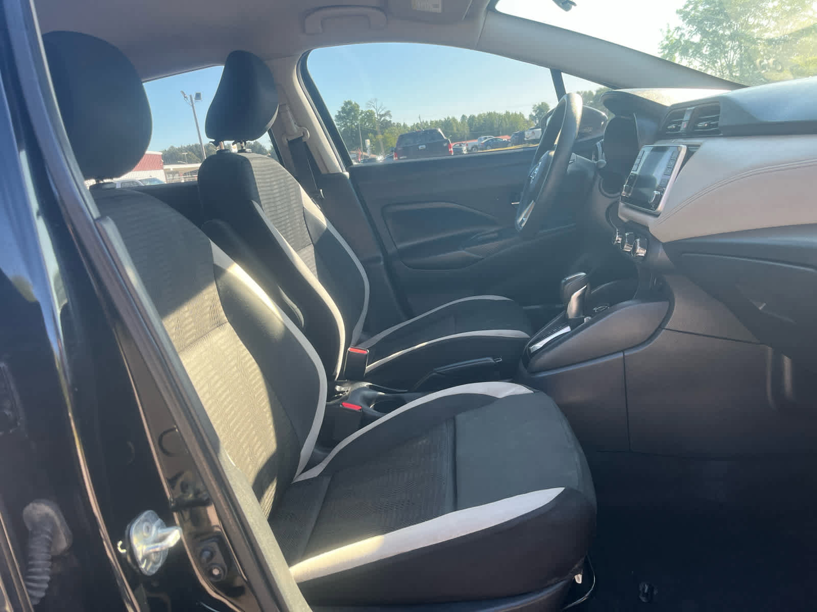 Used 2020 Nissan Versa SV image 28