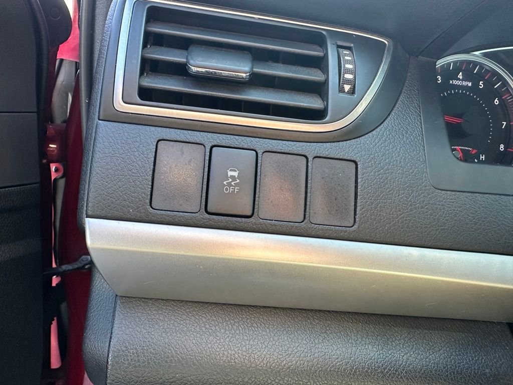 Used 2015 Toyota Camry SE image 16