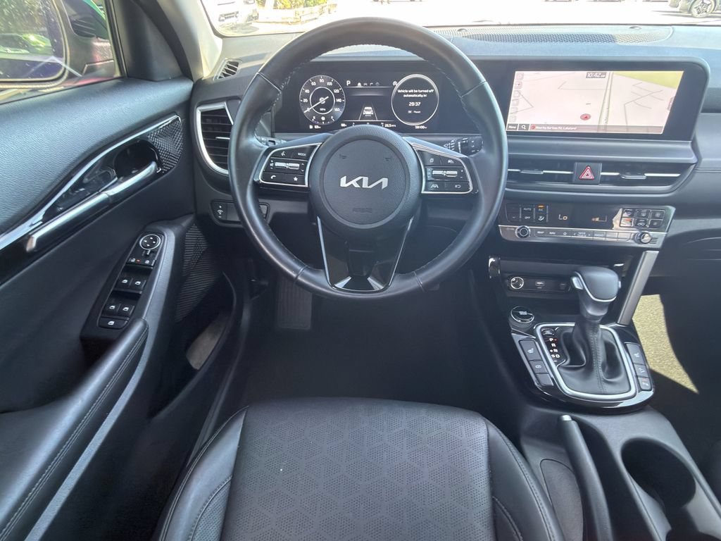 Certified 2025 Kia Seltos EX w/ EX Sunroof Package FWD image 14