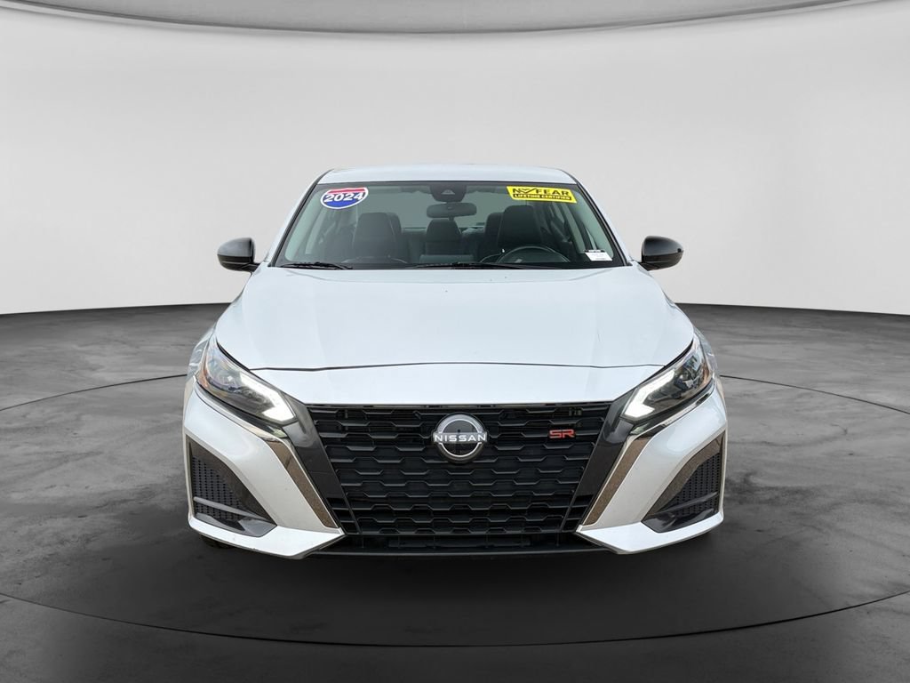 Used 2024 Nissan Altima 2.5 SR FWD image 2