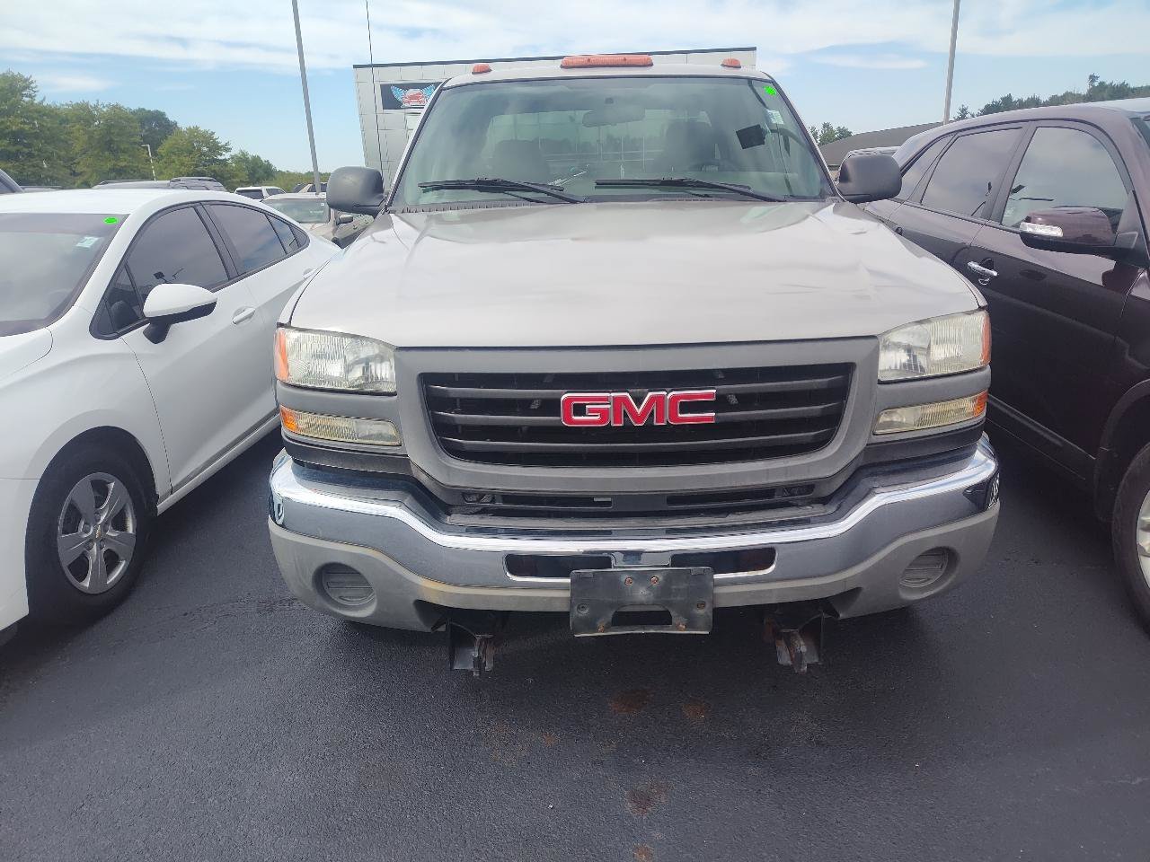 Used 2007 GMC Sierra 2500 W/T w/ Snow Plow Prep Package AWD/4WD image 2
