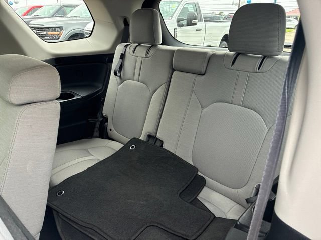 Used 2023 Honda Pilot LX image 19