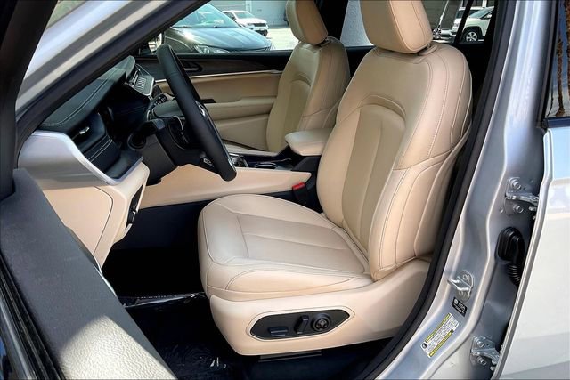 New 2026 Jeep Grand Cherokee L Limited w/ Limited Altitude Package AWD/4WD image 8
