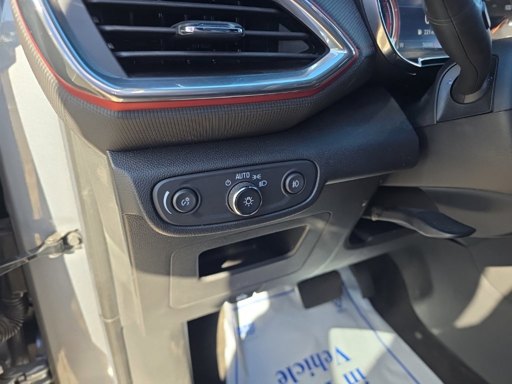 Used 2023 Chevrolet TrailBlazer RS w/ Sun and Liftgate Package FWD image 16