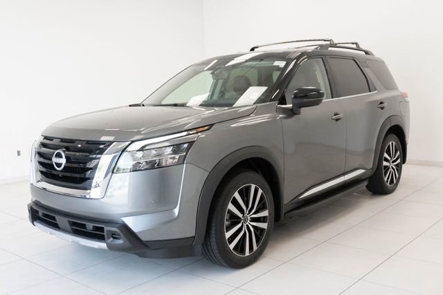 Used 2023 Nissan Pathfinder Platinum w/ Cargo Package image 6