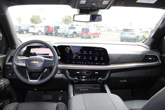 Used 2025 Chevrolet Suburban Premier image 25