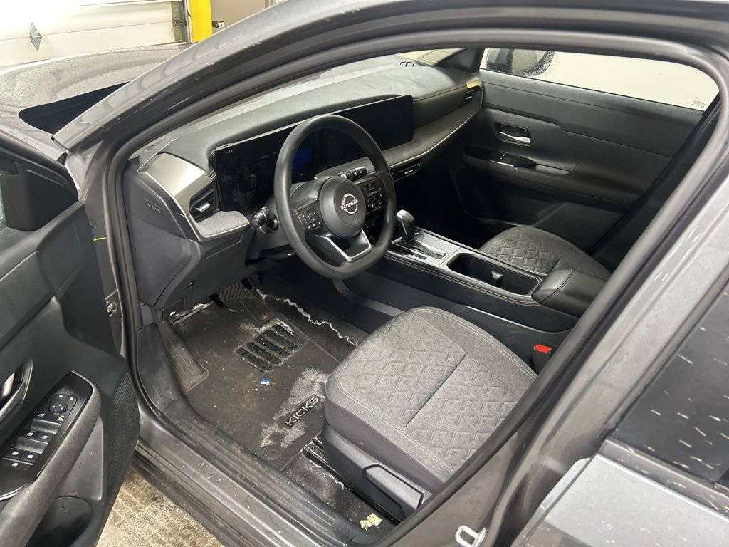 Used 2025 Nissan Kicks SV image 6