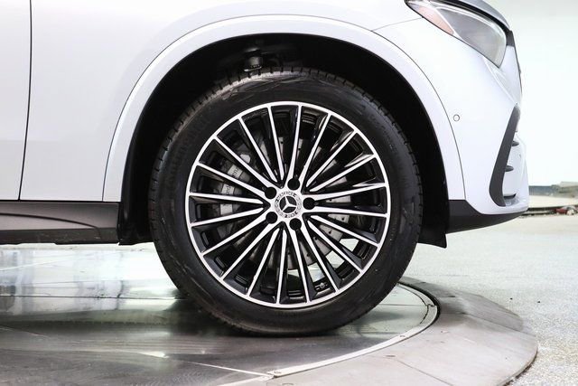 Used 2025 Mercedes-Benz GLC 350e 4MATIC w/ AMG Line image 15