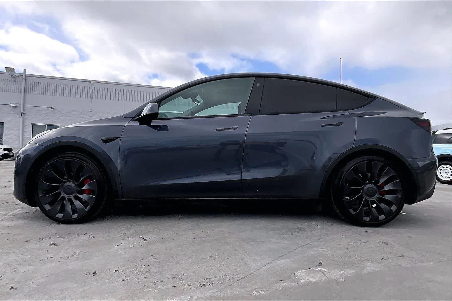Used 2022 Tesla Model Y Performance AWD/4WD image 3