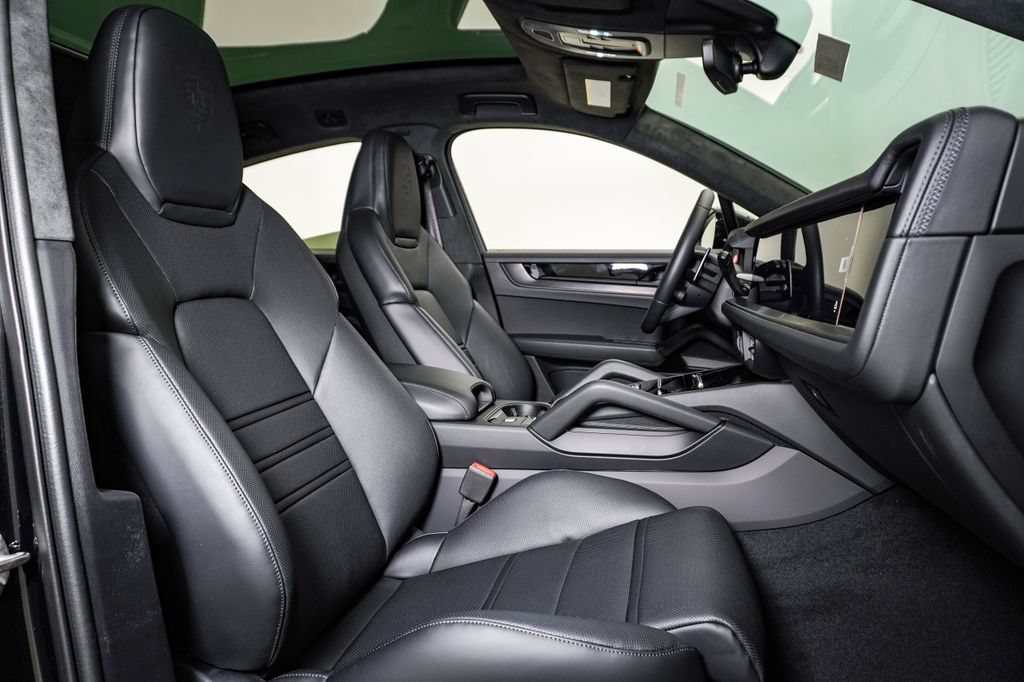 New 2026 Porsche Cayenne GTS AWD/4WD image 15