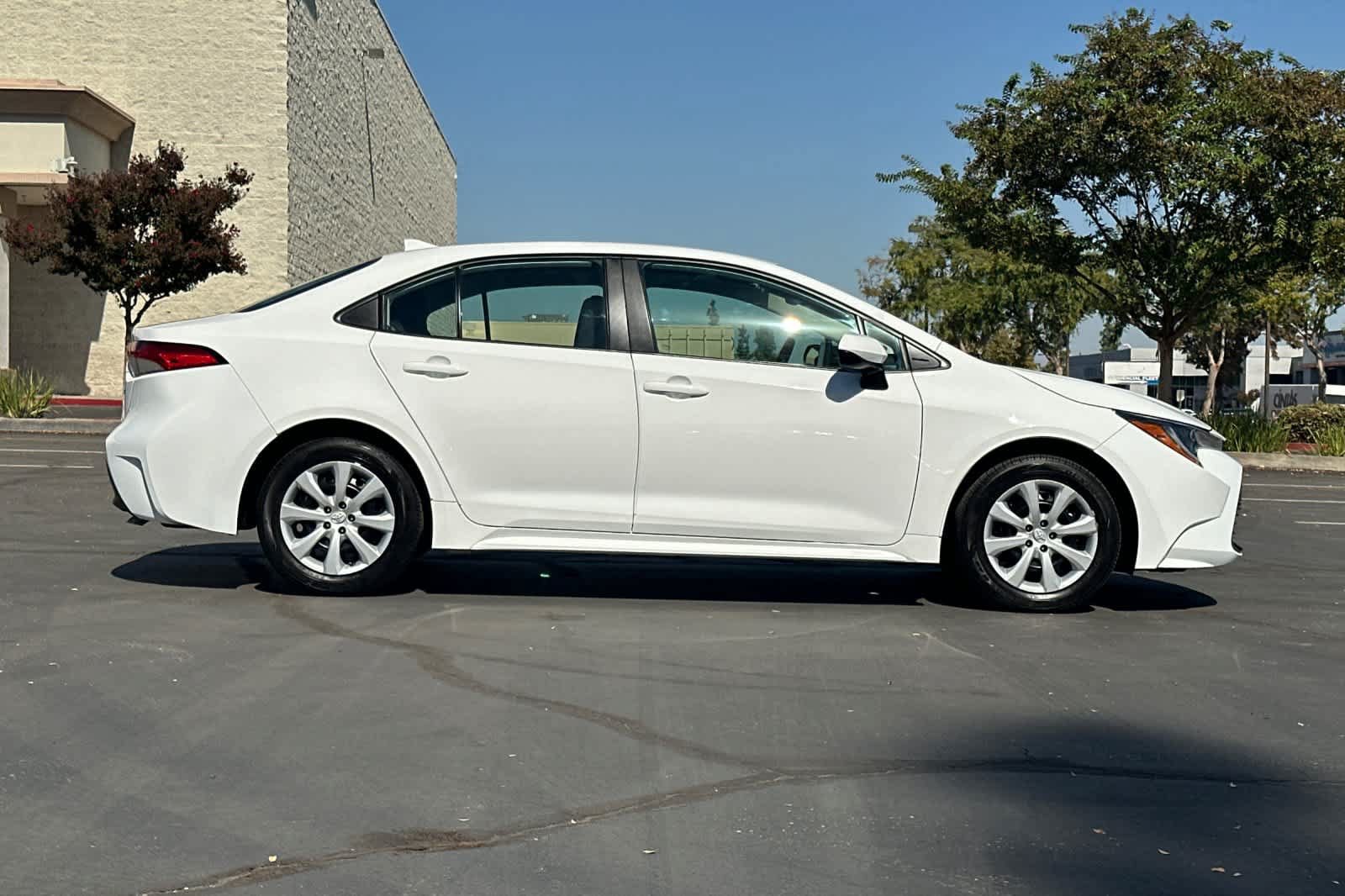 Used 2024 Toyota Corolla LE FWD image 9