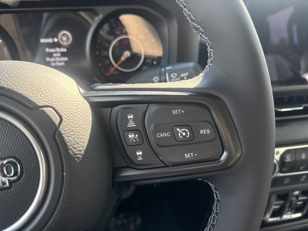 New 2025 Jeep Gladiator Sport AWD/4WD image 32