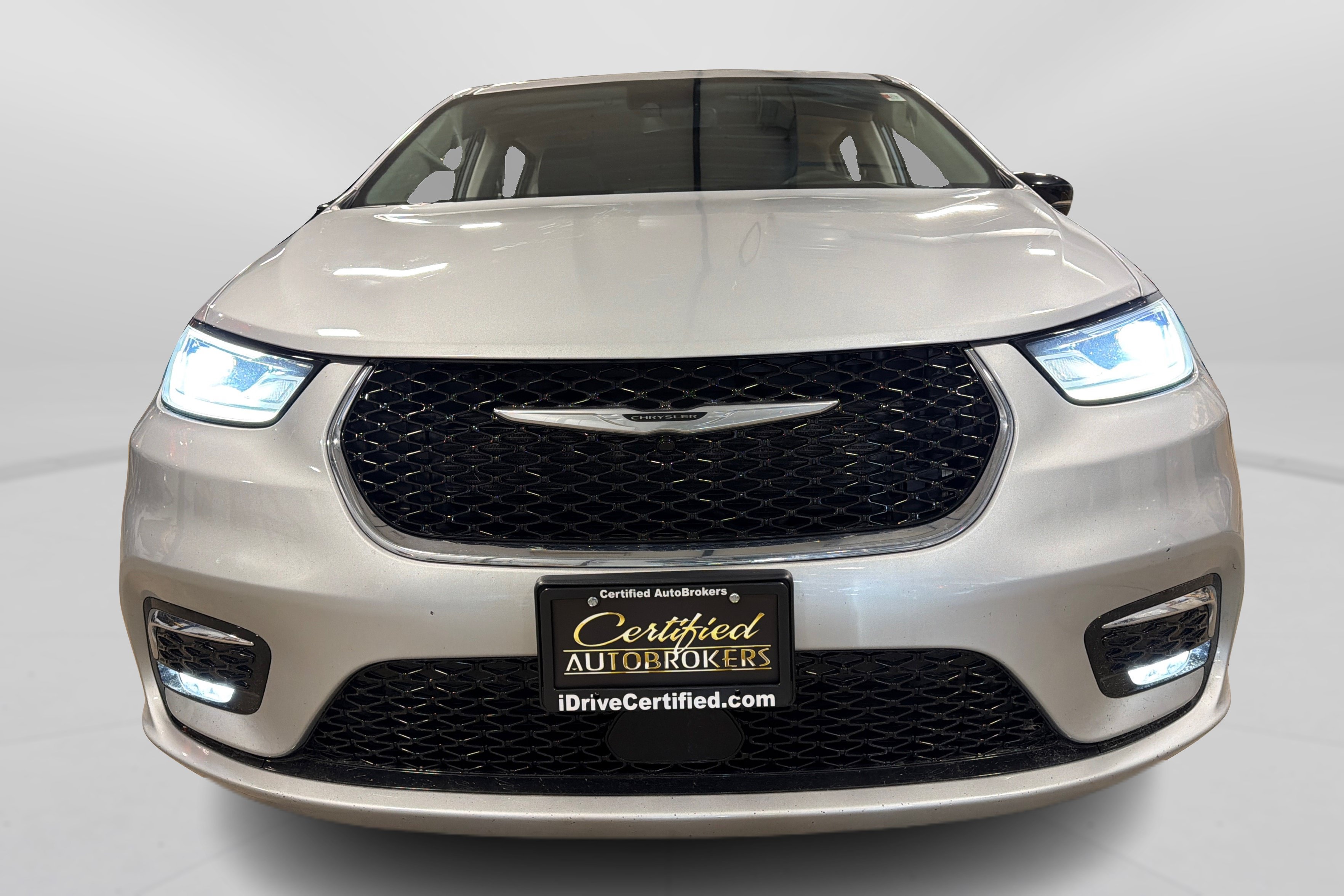 Used 2024 Chrysler Pacifica Touring-L FWD image 10