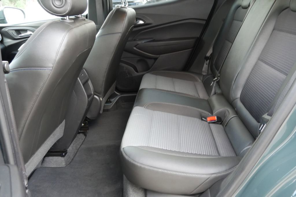 Used 2025 Chevrolet Trax LT FWD image 23