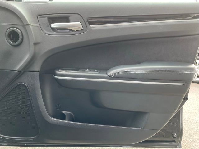 Used 2023 Chrysler 300 C image 28