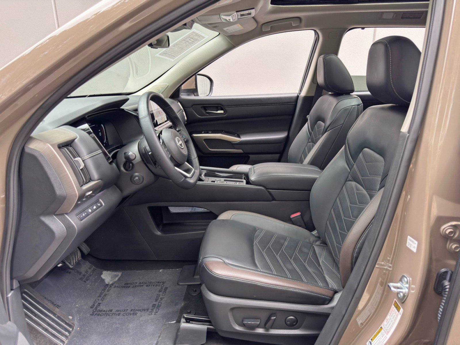 Used 2024 Nissan Pathfinder Platinum FWD image 16