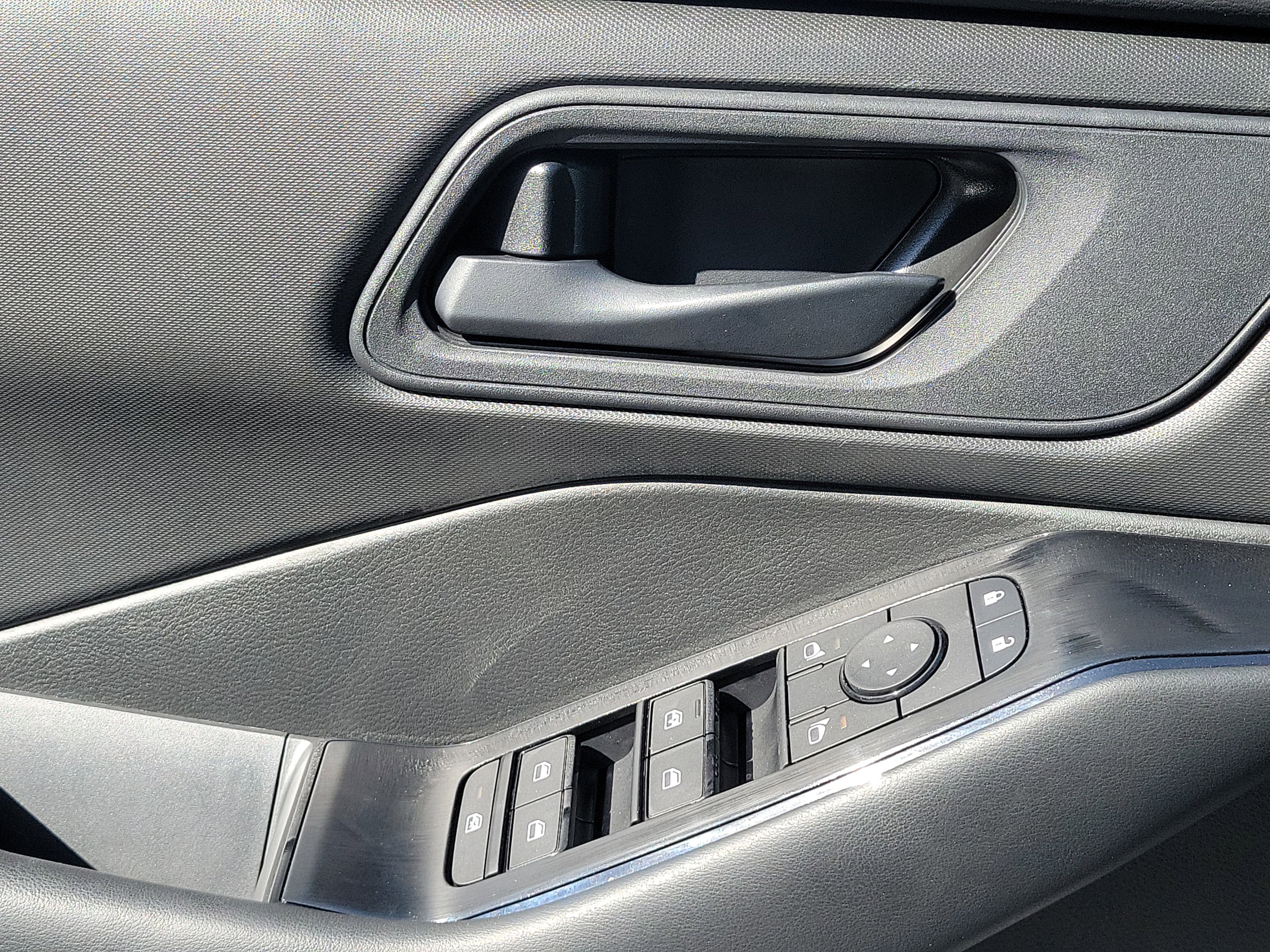 Certified 2025 Nissan Rogue S FWD image 13