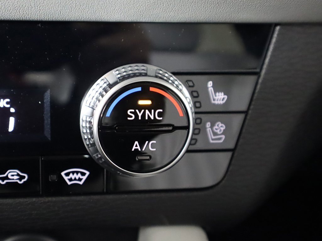 New 2025 Mitsubishi Outlander AWD image 57