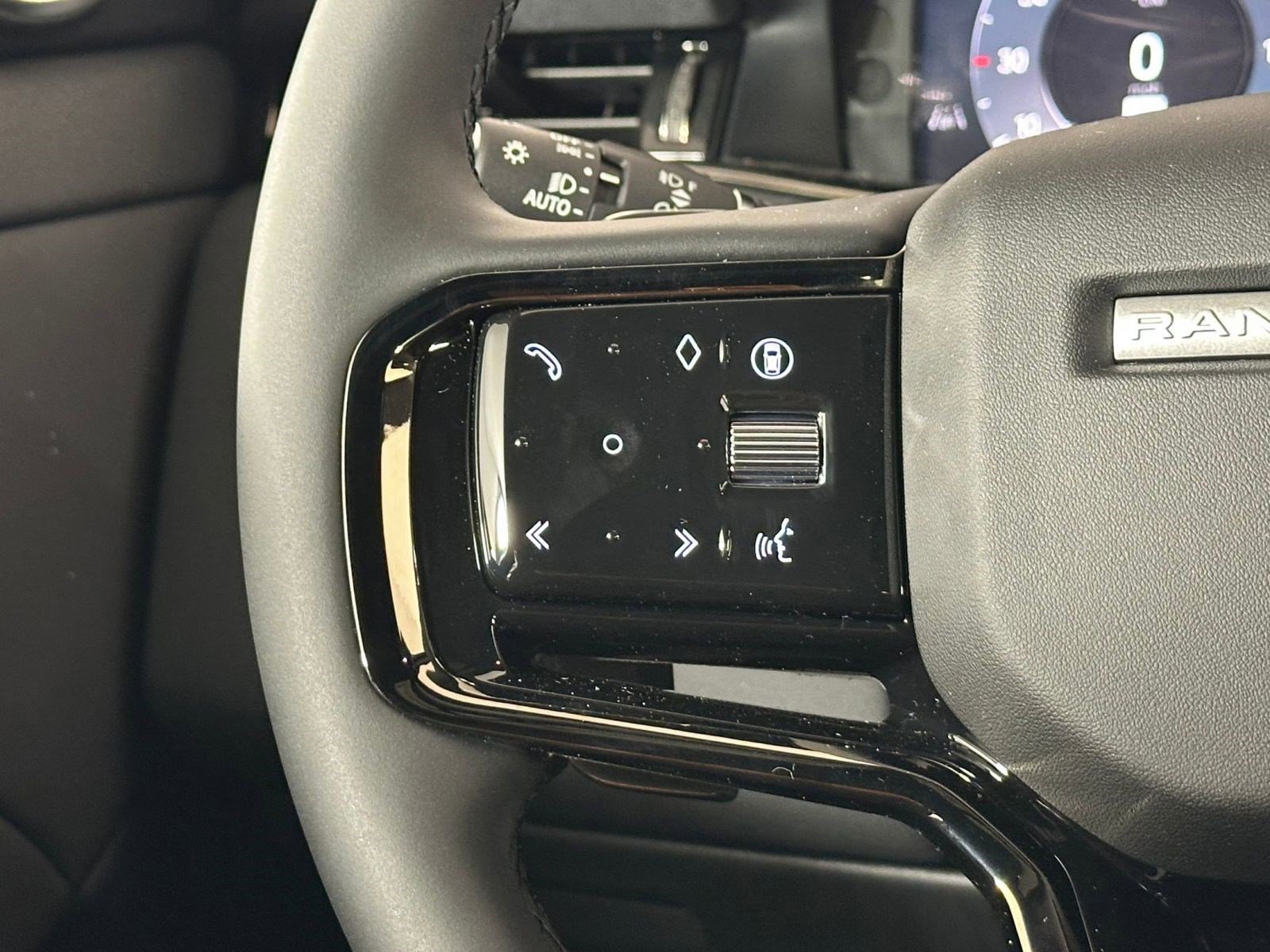 Used 2026 Land Rover Range Rover Evoque S image 16