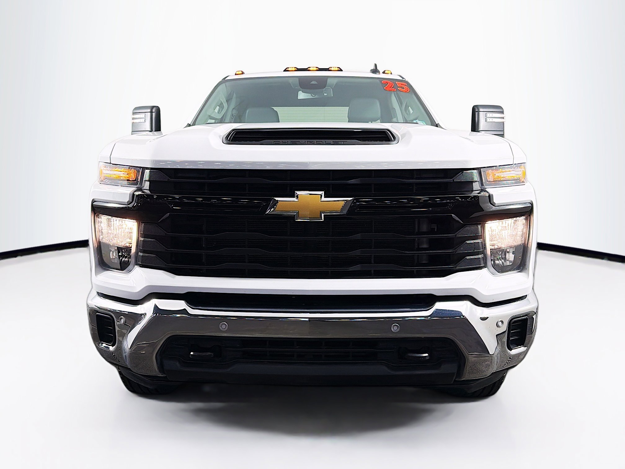 Used 2025 Chevrolet Silverado 3500 W/T image 3