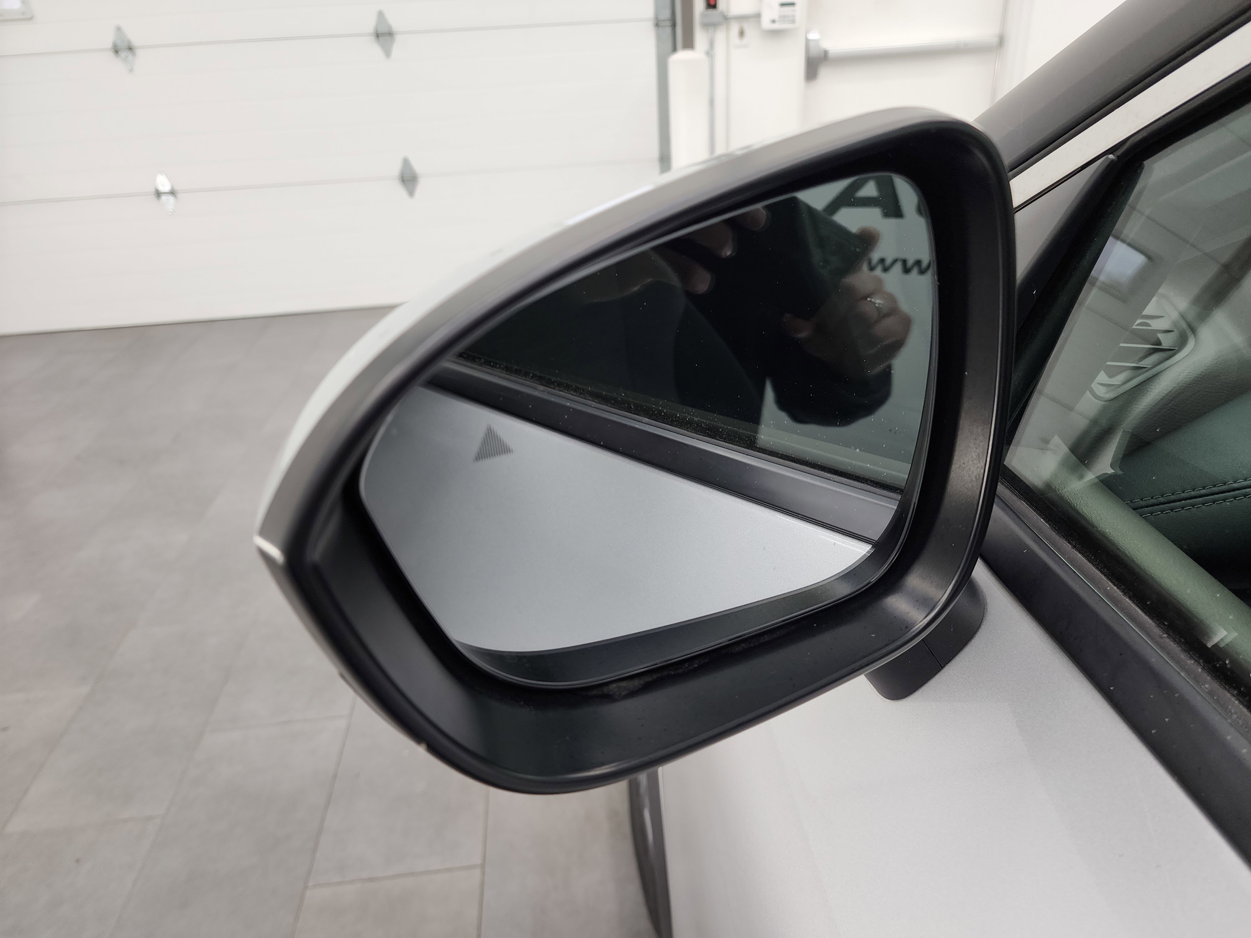 Used 2023 Nissan Rogue SV image 32