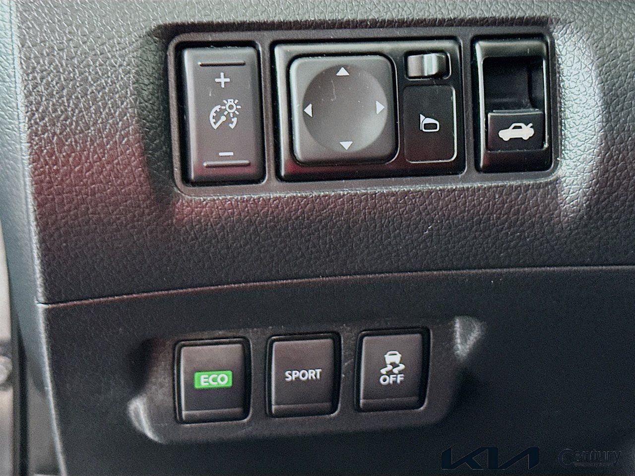 Used 2018 Nissan Sentra SR w/ Protection Package FWD image 10